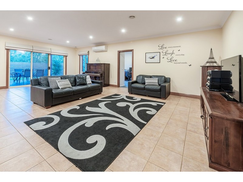18 Peasholm Corner, Craigieburn VIC 3064