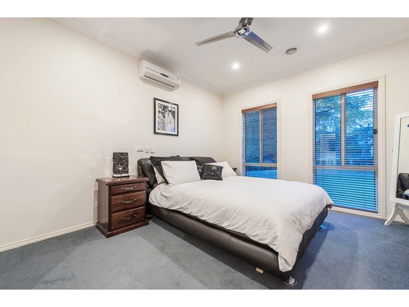 18 Peasholm Corner, Craigieburn VIC 3064