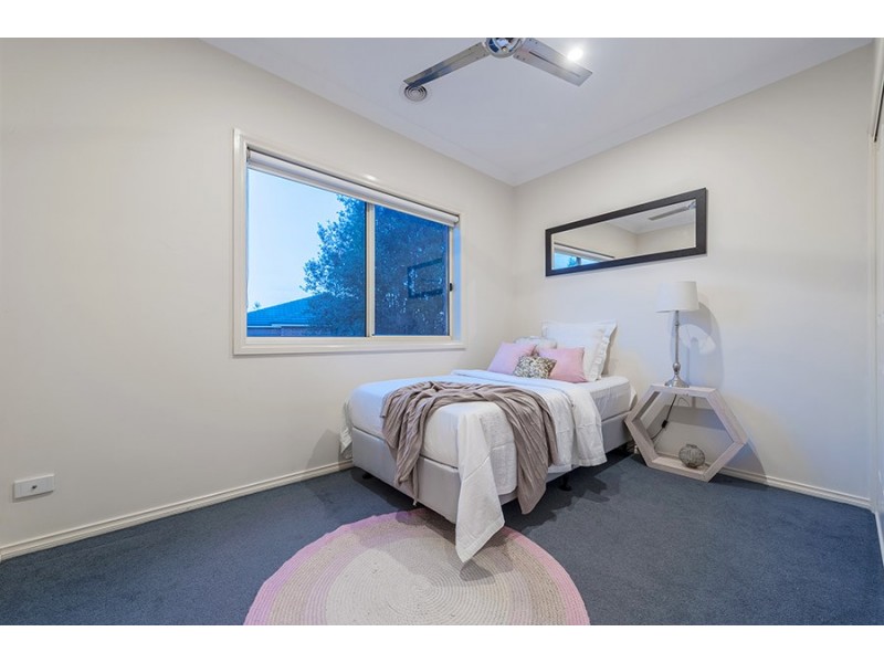 18 Peasholm Corner, Craigieburn VIC 3064