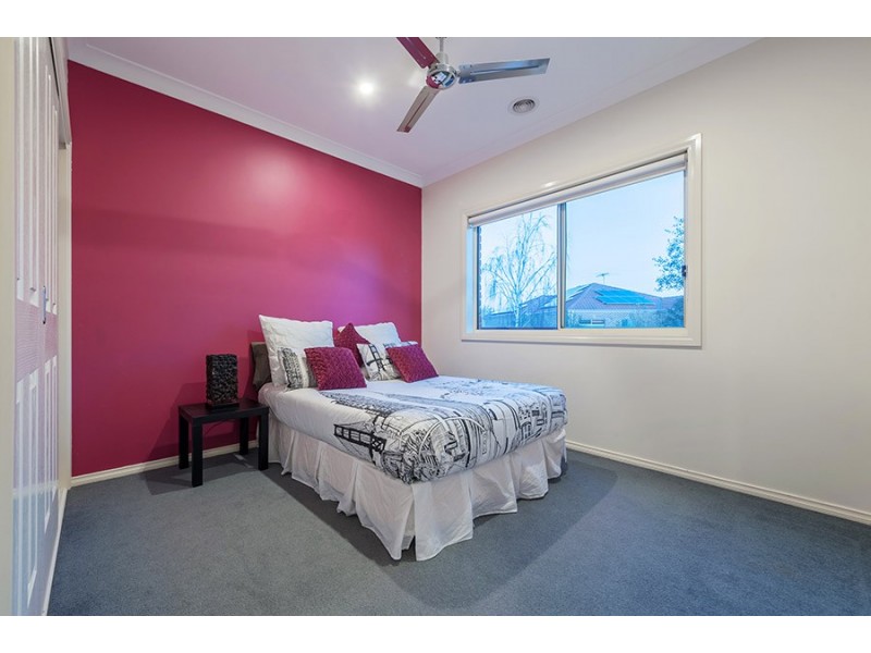 18 Peasholm Corner, Craigieburn VIC 3064