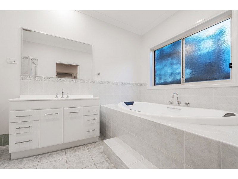 18 Peasholm Corner, Craigieburn VIC 3064