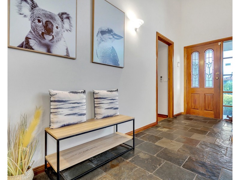 37 Amesbury Avenue, Craigieburn VIC 3064