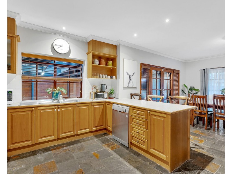 37 Amesbury Avenue, Craigieburn VIC 3064