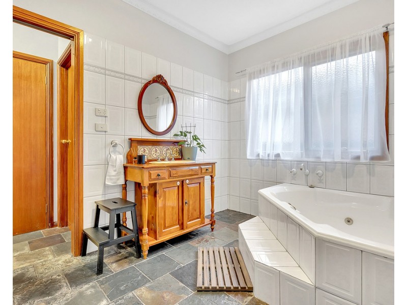 37 Amesbury Avenue, Craigieburn VIC 3064
