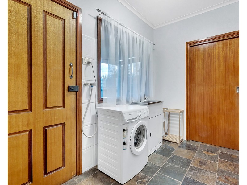 37 Amesbury Avenue, Craigieburn VIC 3064