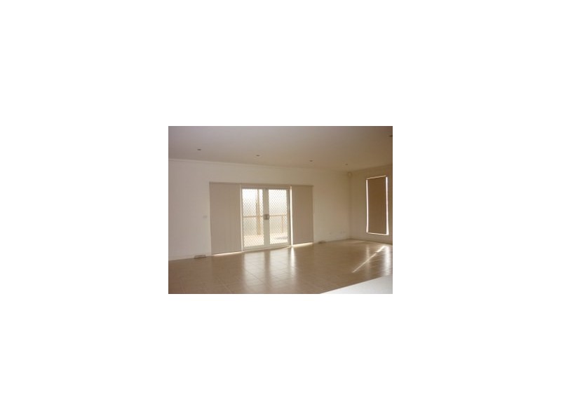 11 Lauderdale Drive, Craigieburn VIC 3064