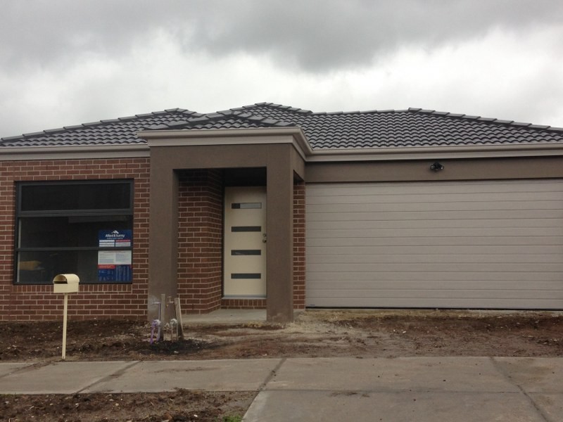 19 Oakgrove Drive, Craigieburn VIC 3064