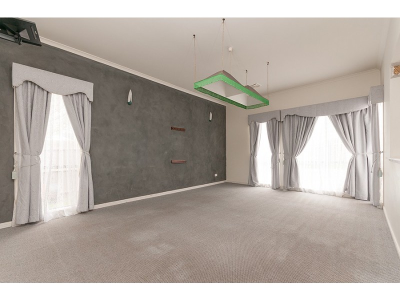 5 Hammond Place, Roxburgh Park VIC 3064