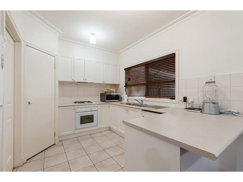 5 Klein Crescent, Roxburgh Park VIC 3064