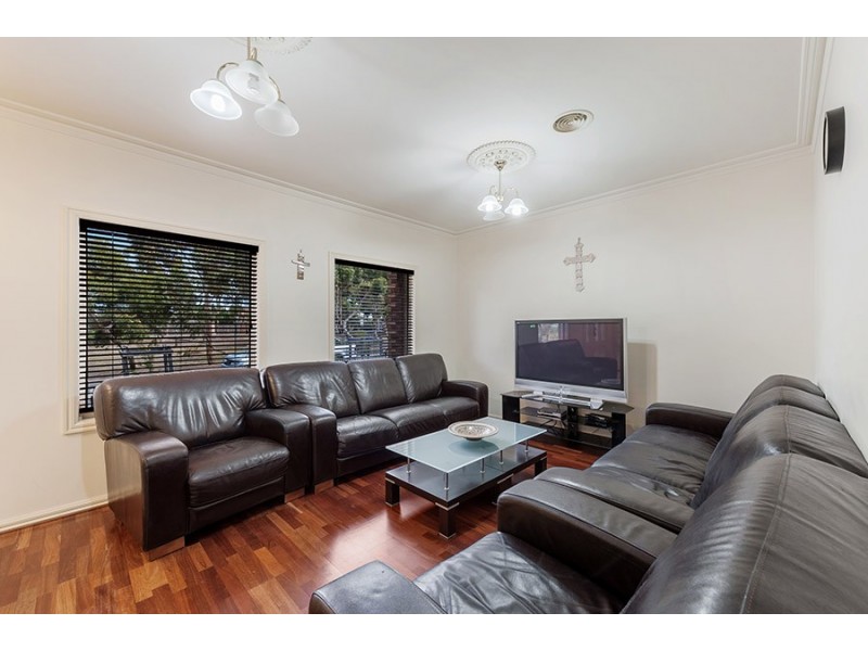 5 Klein Crescent, Roxburgh Park VIC 3064