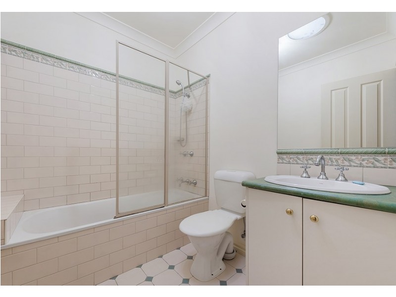 5 Klein Crescent, Roxburgh Park VIC 3064