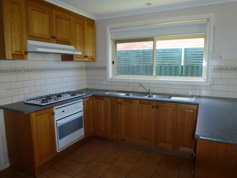 8 Connell Walk, Roxburgh Park VIC 3064