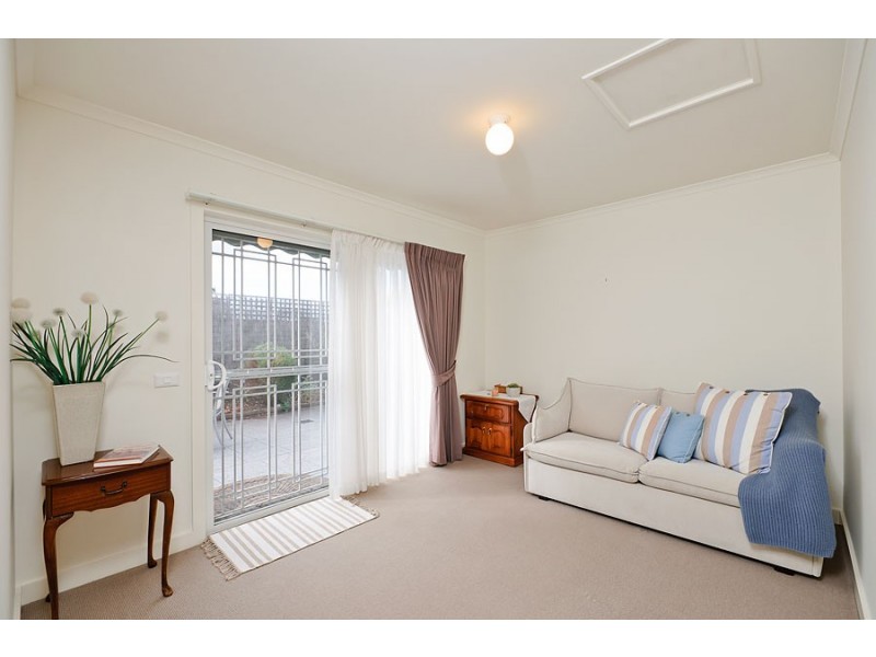 6 Harvest Walk, Roxburgh Park VIC 3064
