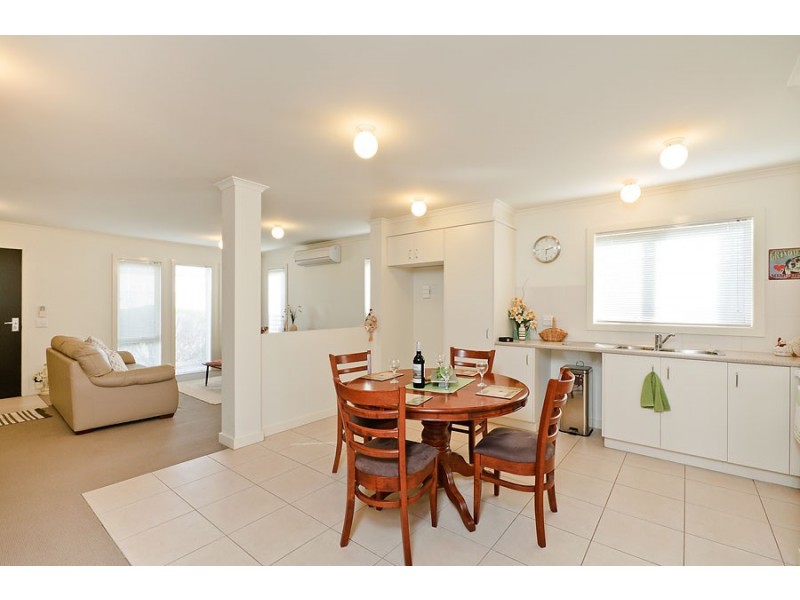 6 Harvest Walk, Roxburgh Park VIC 3064