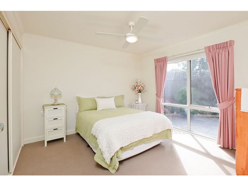 6 Harvest Walk, Roxburgh Park VIC 3064