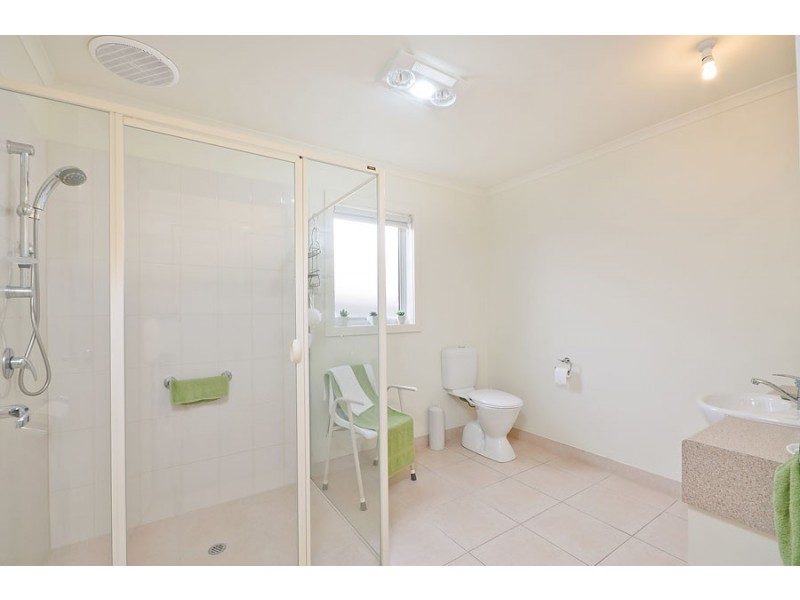 6 Harvest Walk, Roxburgh Park VIC 3064