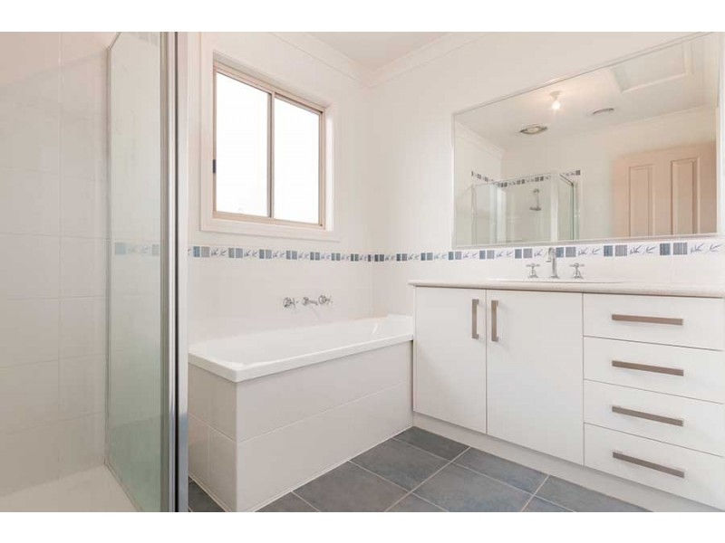 21 Swinburne Close, Craigieburn VIC 3064