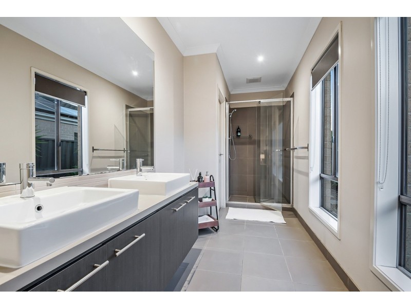 53 Cradle Mountain Drive, Craigieburn VIC 3064