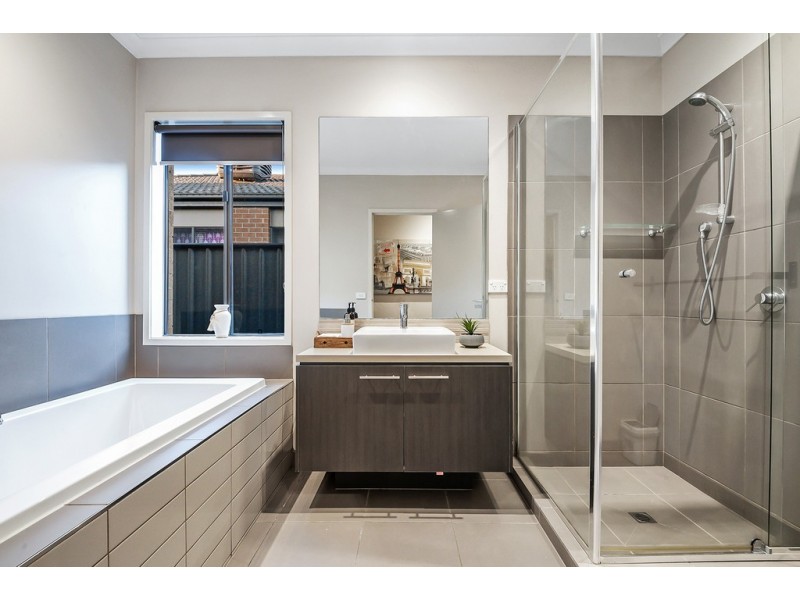 53 Cradle Mountain Drive, Craigieburn VIC 3064