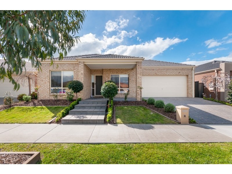 15 Cheltenham Close, Craigieburn VIC 3064