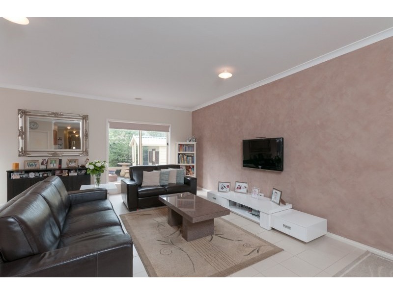 15 Cheltenham Close, Craigieburn VIC 3064