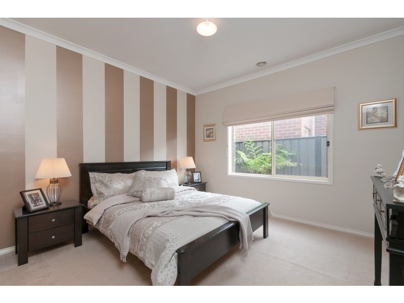 15 Cheltenham Close, Craigieburn VIC 3064