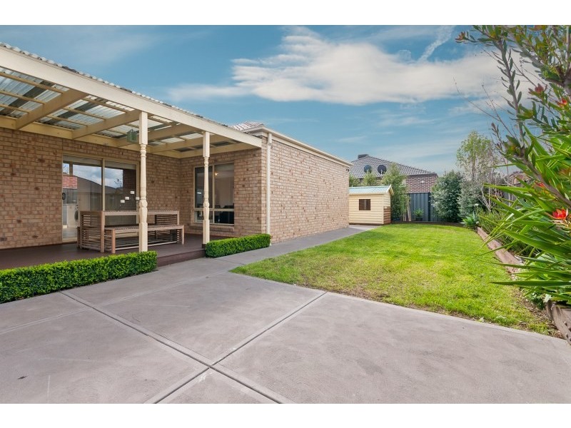 15 Cheltenham Close, Craigieburn VIC 3064