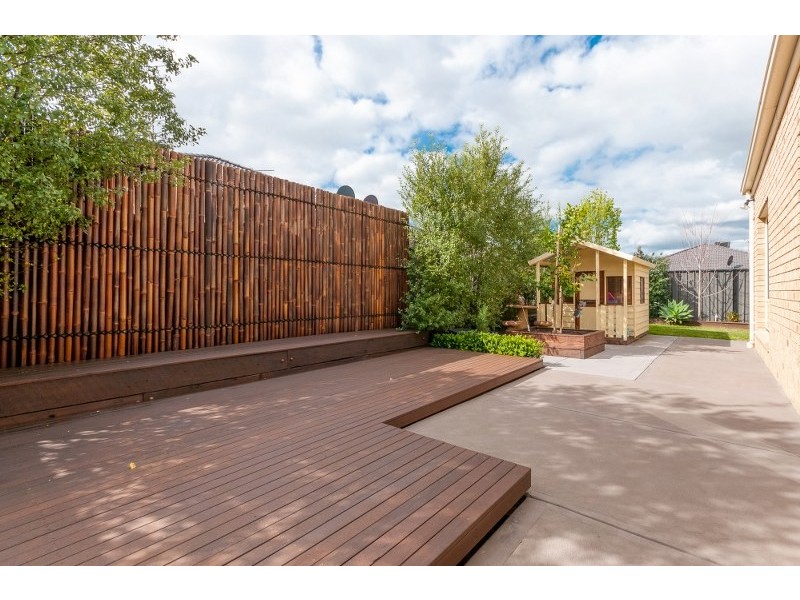 15 Cheltenham Close, Craigieburn VIC 3064