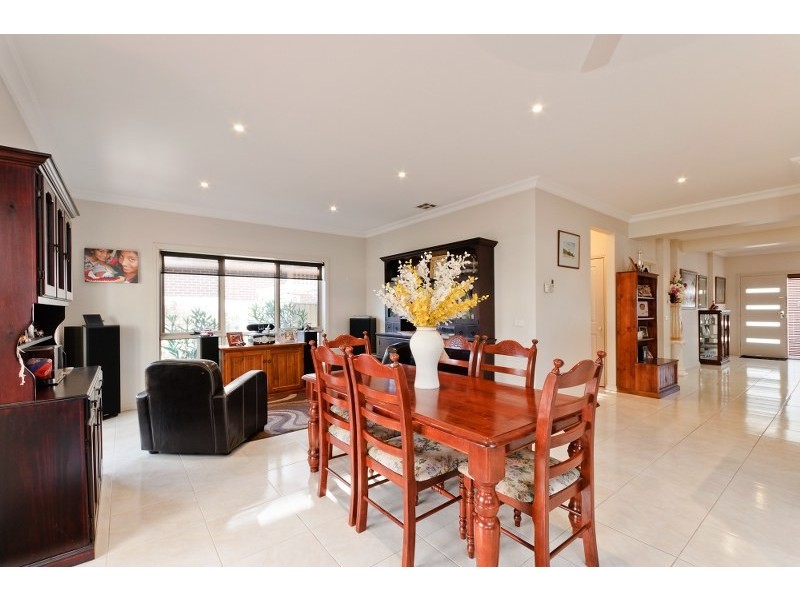 25 Long Island Circuit, Craigieburn VIC 3064
