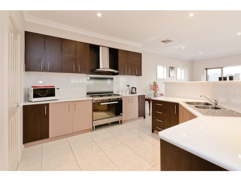25 Long Island Circuit, Craigieburn VIC 3064