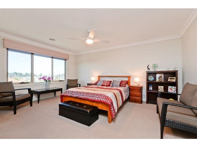 25 Long Island Circuit, Craigieburn VIC 3064