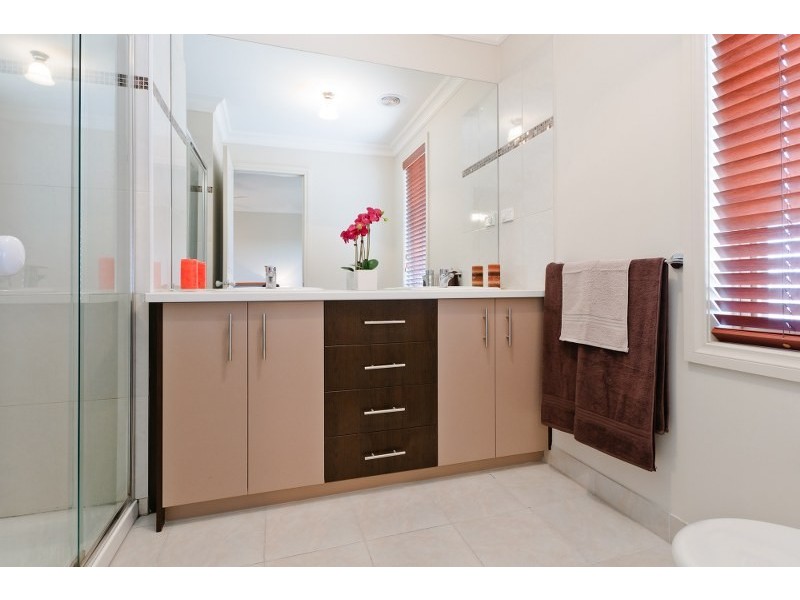25 Long Island Circuit, Craigieburn VIC 3064