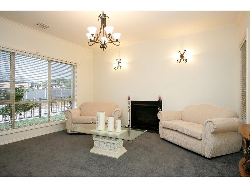 2 Dampier Close, Craigieburn VIC 3064