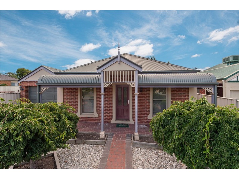11 Leawood Glade, Craigieburn VIC 3064