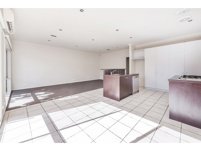 11 Leawood Glade, Craigieburn VIC 3064