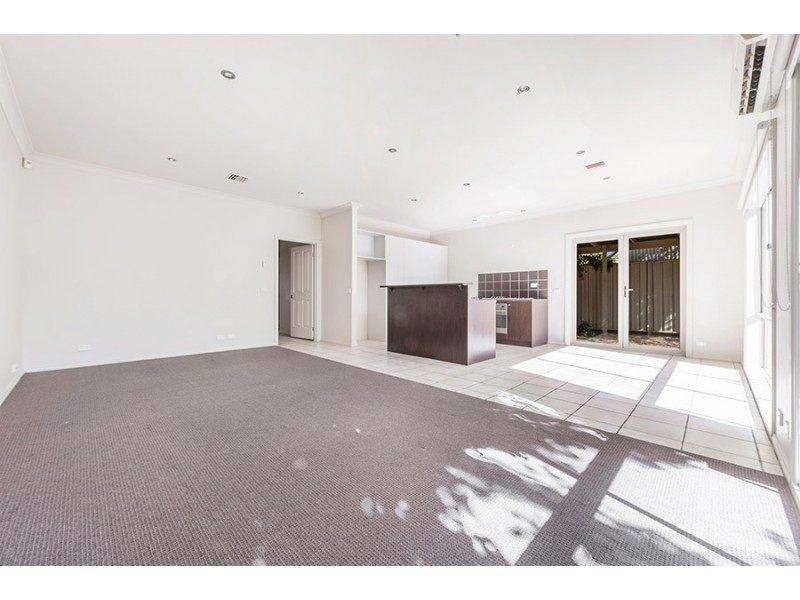 11 Leawood Glade, Craigieburn VIC 3064
