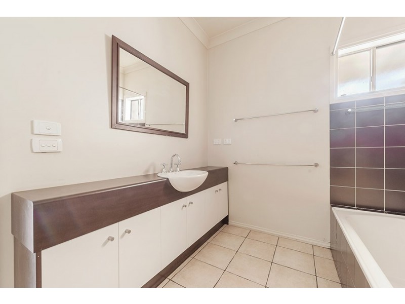 11 Leawood Glade, Craigieburn VIC 3064