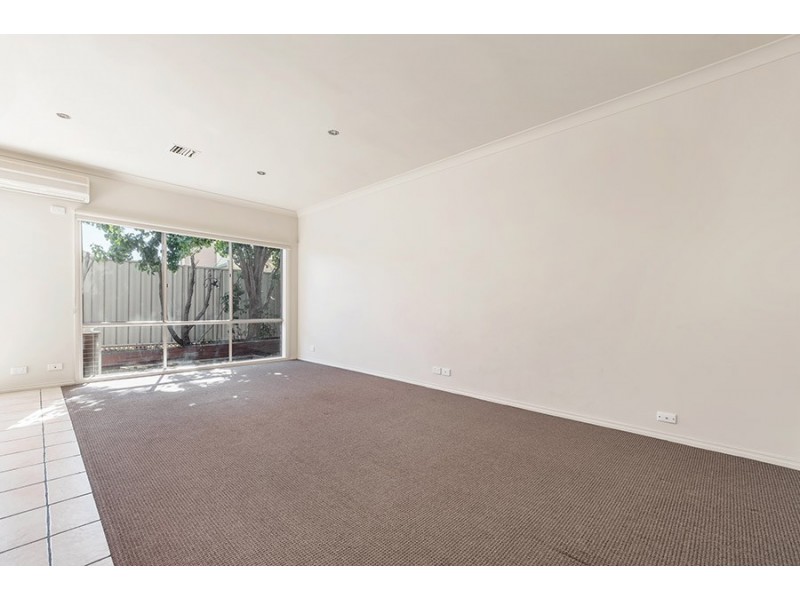 11 Leawood Glade, Craigieburn VIC 3064