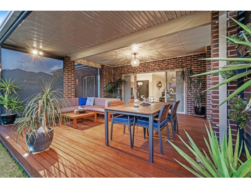 10 Glengarry Place, Craigieburn VIC 3064