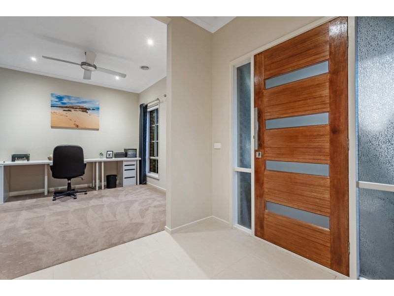 10 Glengarry Place, Craigieburn VIC 3064