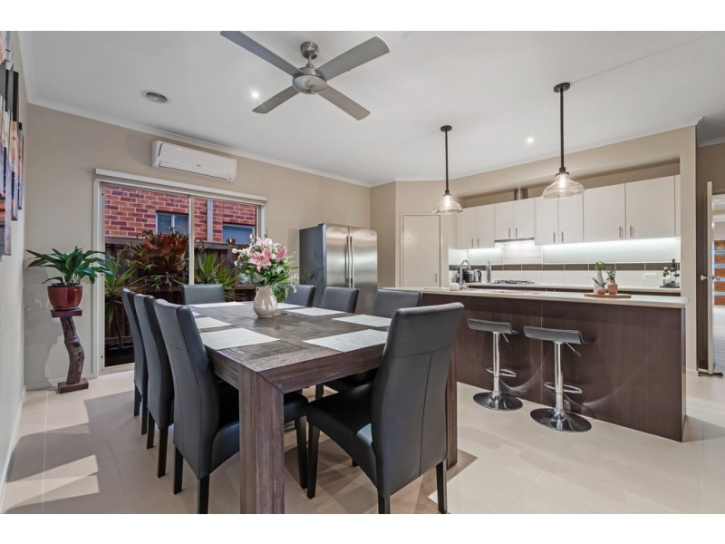 10 Glengarry Place, Craigieburn VIC 3064