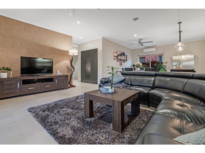 10 Glengarry Place, Craigieburn VIC 3064