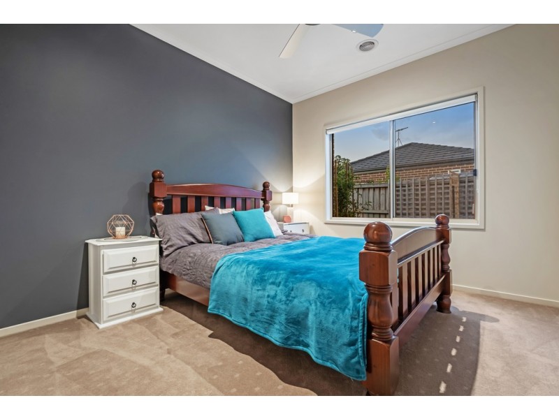 10 Glengarry Place, Craigieburn VIC 3064