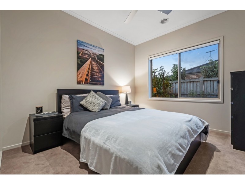 10 Glengarry Place, Craigieburn VIC 3064