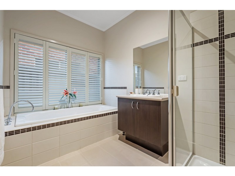 10 Glengarry Place, Craigieburn VIC 3064