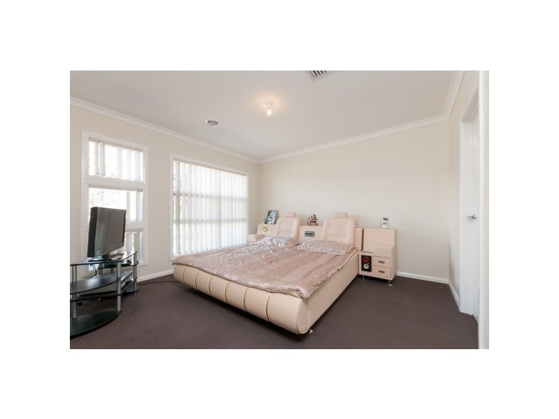 111 Huntington Drive, Craigieburn VIC 3064