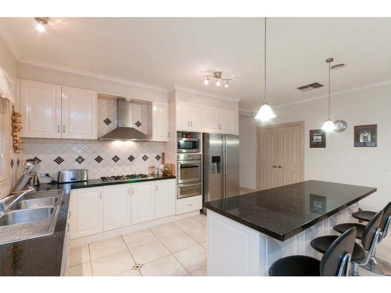 4 Lilac Close, Craigieburn VIC 3064