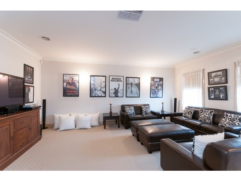 4 Lilac Close, Craigieburn VIC 3064