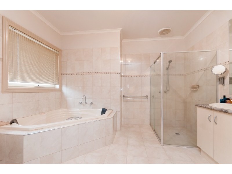 4 Lilac Close, Craigieburn VIC 3064