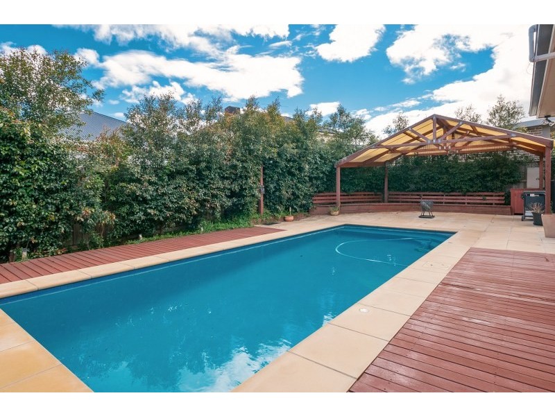 4 Lilac Close, Craigieburn VIC 3064